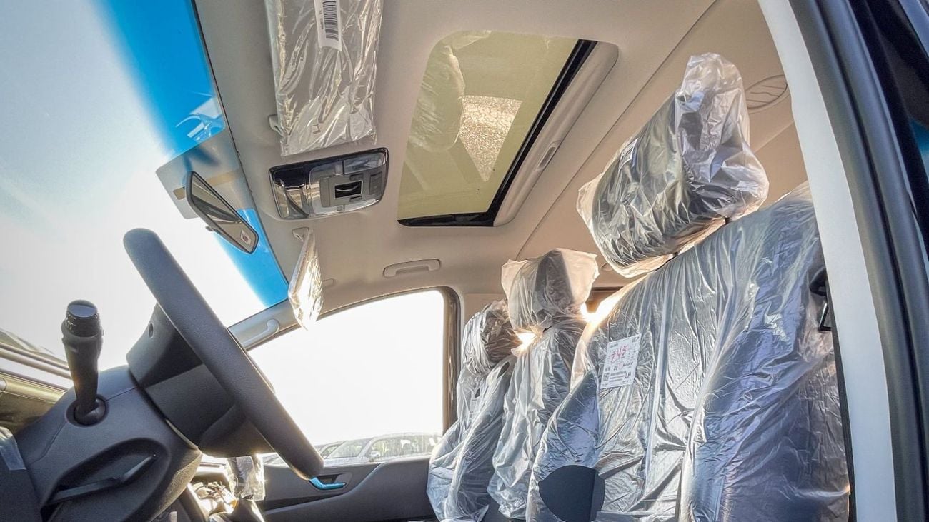 هيونداي ستاريا Premium 11-Seater Mid Option Panoramic Roof 2025YM