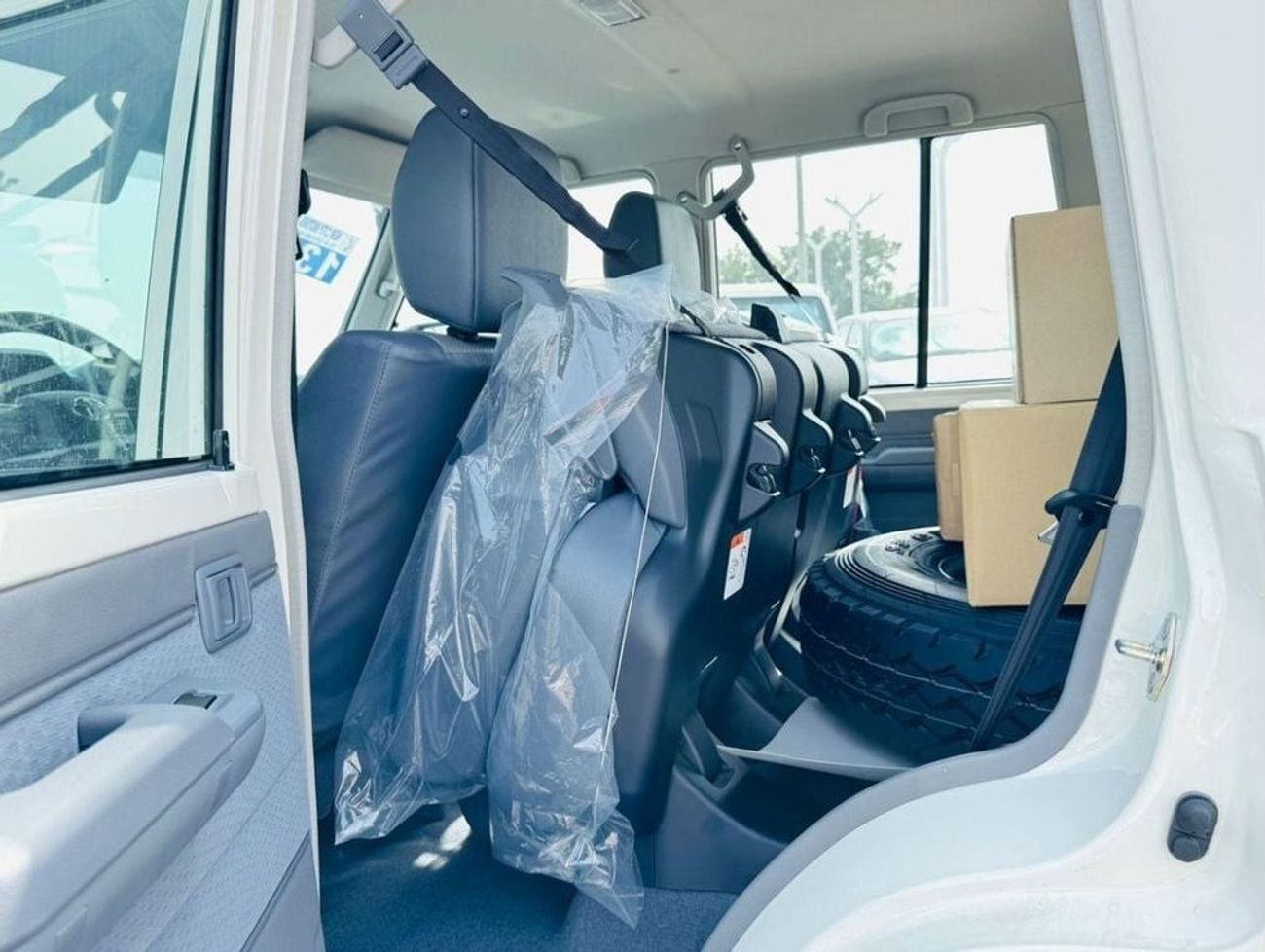 Toyota Land Cruiser 70 TOYOTA LAND CRIUSER 5 DOOR 4.2L DIESEL M/T WHITE COLOR 2025