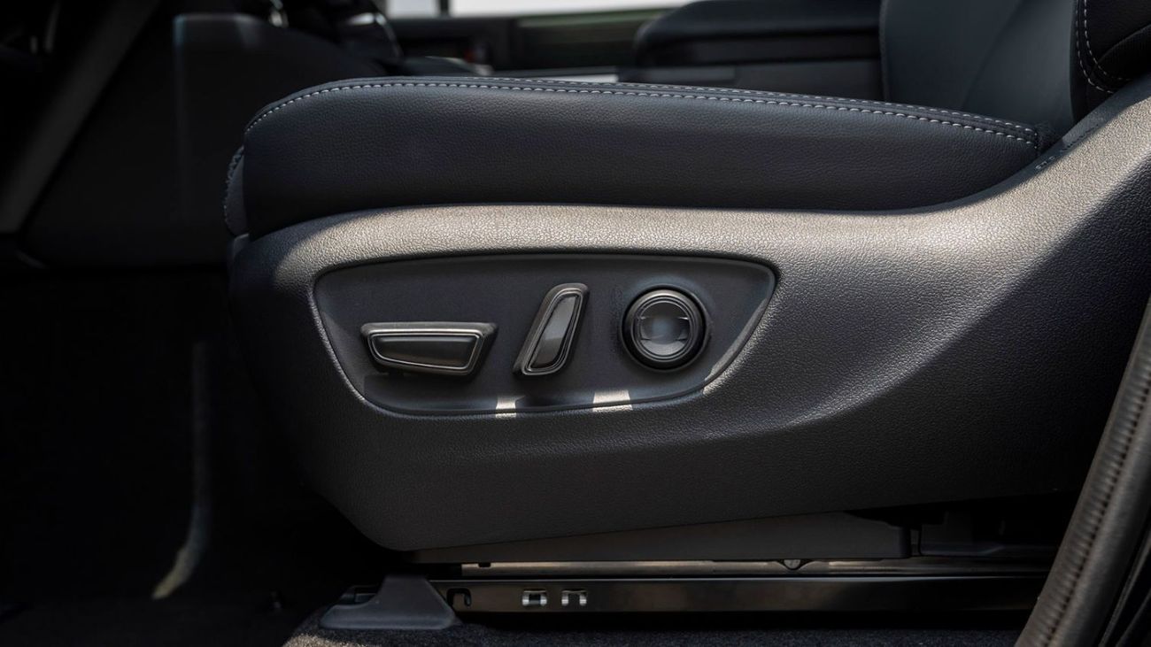 تويوتا برادو Toyota Prado Premium 2.4L petrol MY 2025