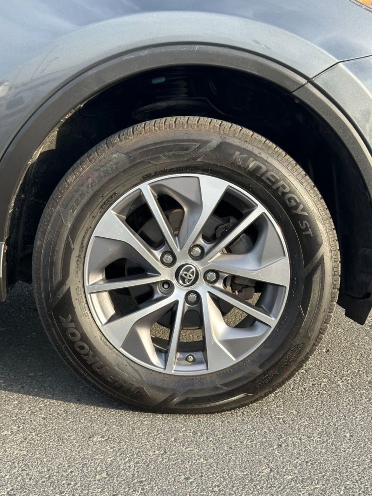 Toyota RAV4 XLE 2.5 Hybrid