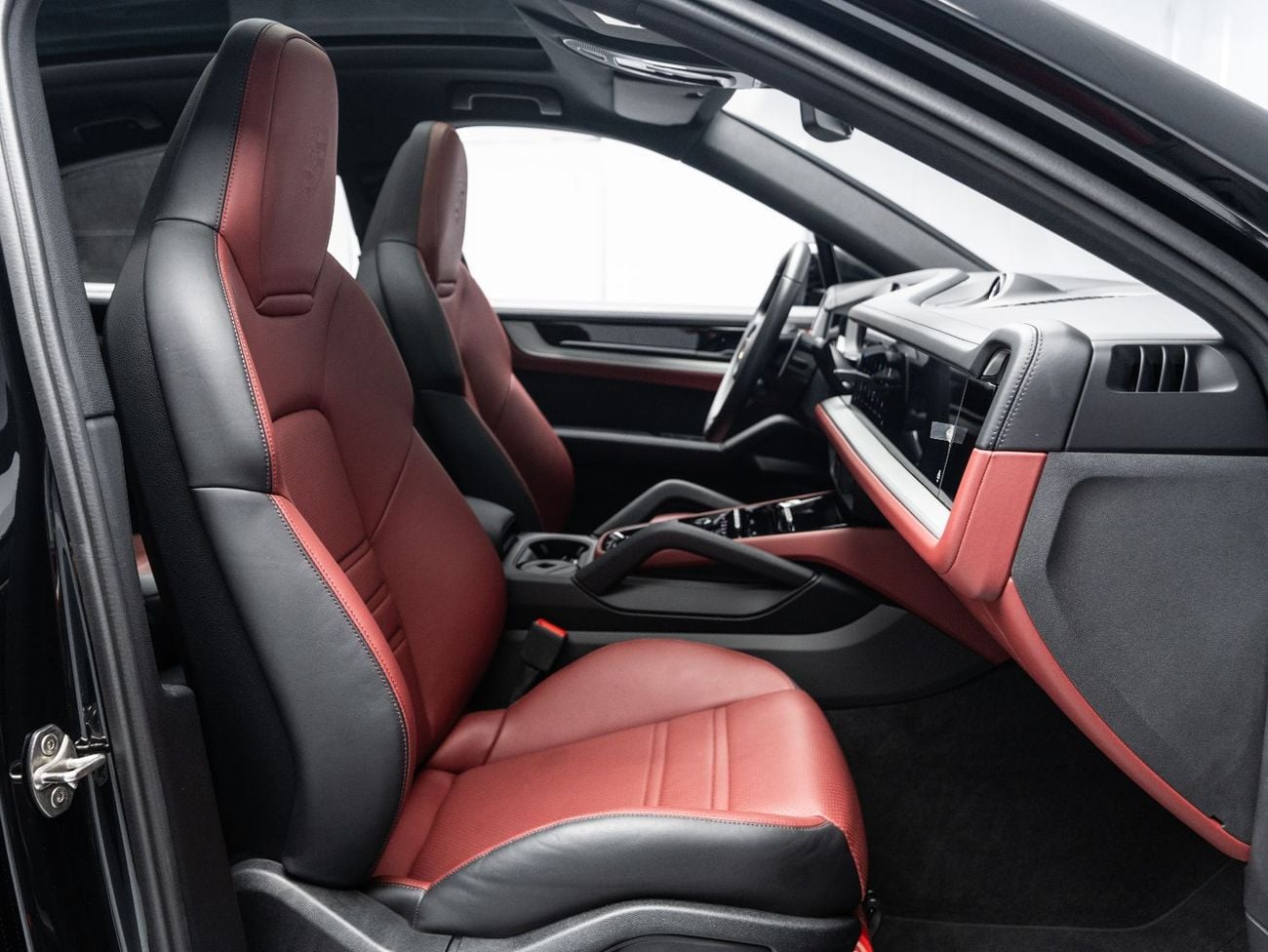 Porsche Cayenne BUY NOW, PAY 2027 | THE BLACKLINE STANDARD | Porsche Warranty March 2027, GCC, Low KM's