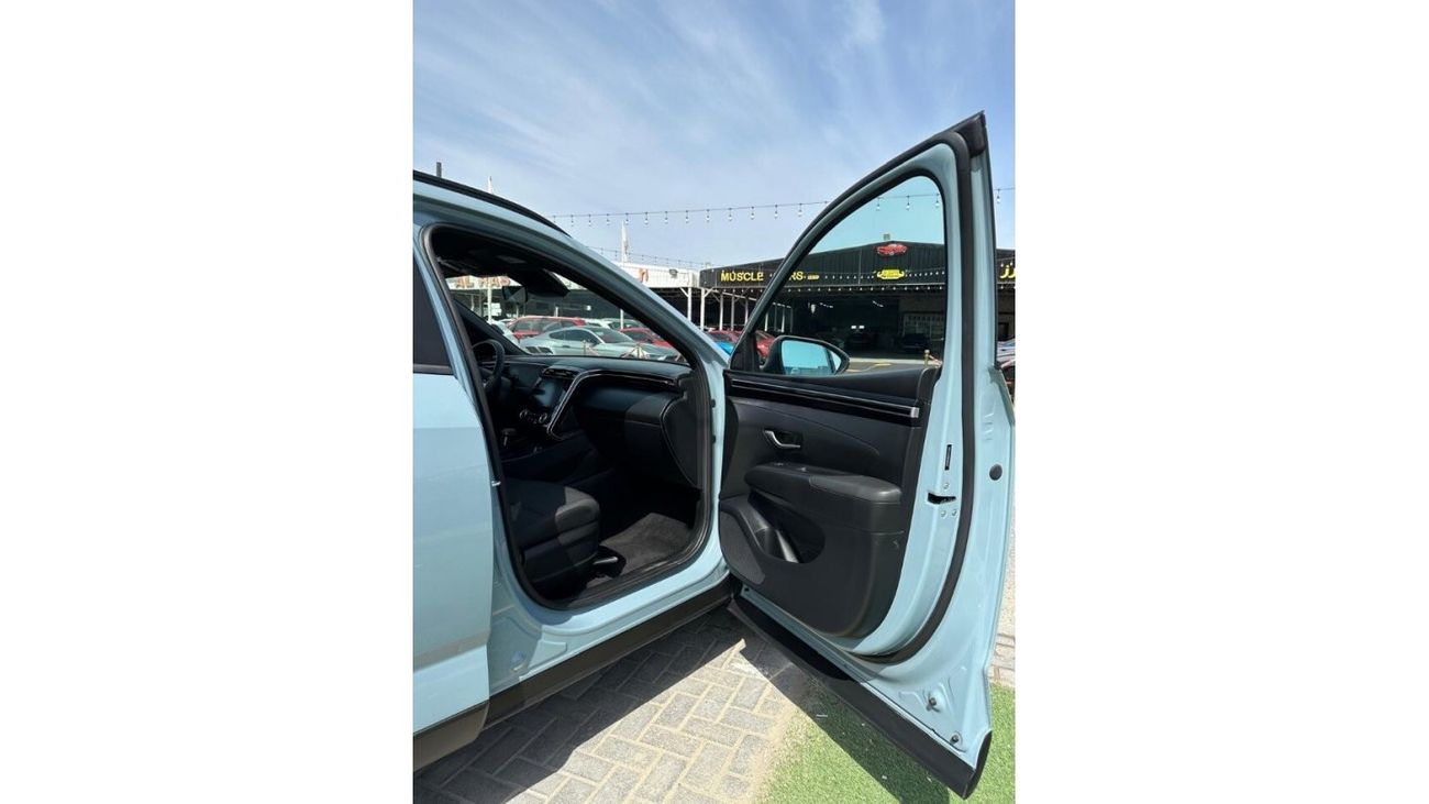 Hyundai Santa Cruz car in perfect condition, 2022 with engine capacity 2.5 4wd pickup