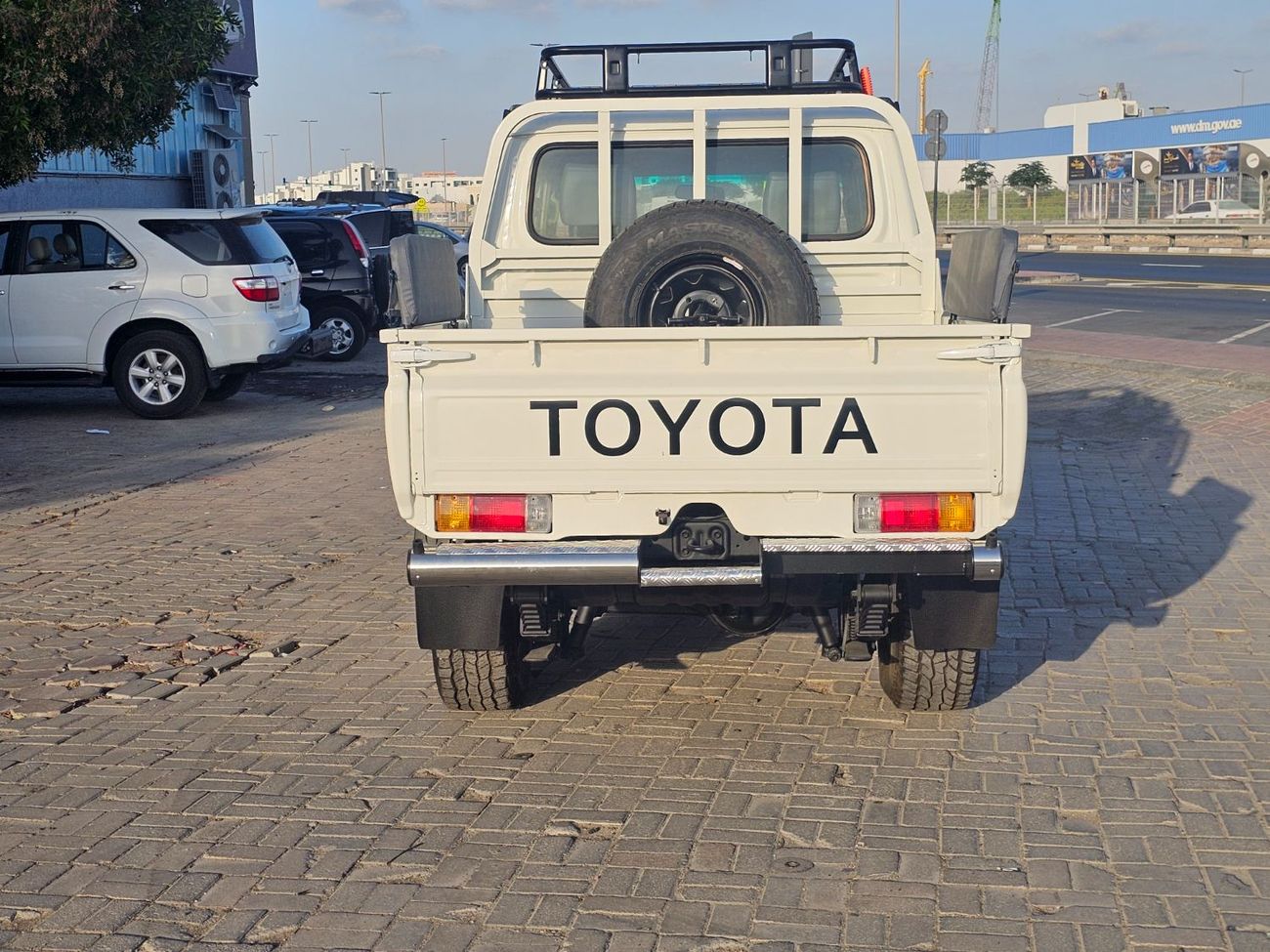 تويوتا لاند كروزر بيك آب Double Cabin-RHD-4.5L-Diesel-Manual-4WD-8 Cylinders-5 Seats-4 Doors