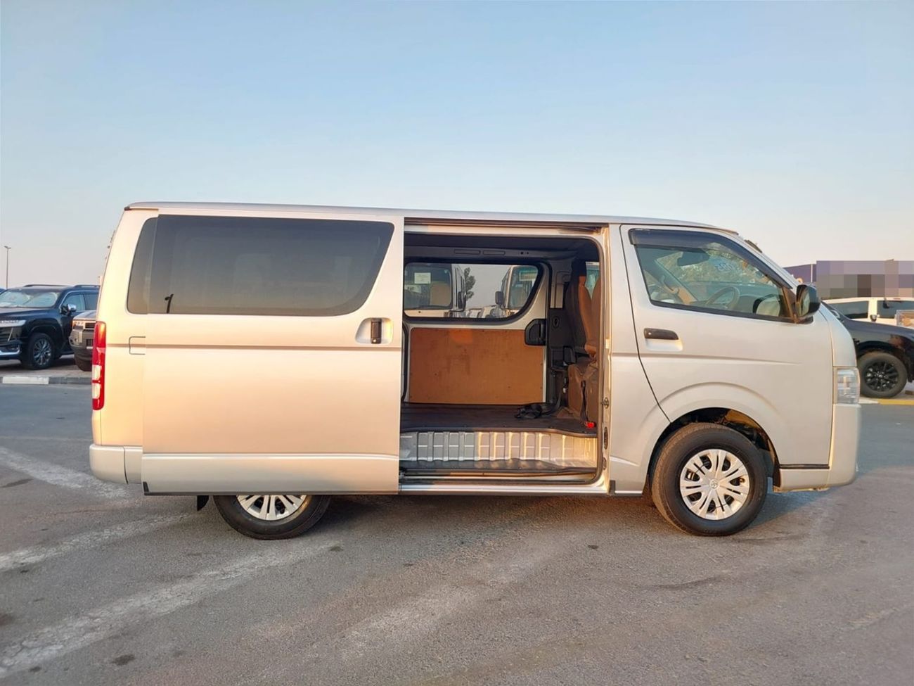 تويوتا هاياس TOYOTA HIACE VAN RHD 2018 MODEL 2.8 L DIESEL AUTOMATIC(PM05971)