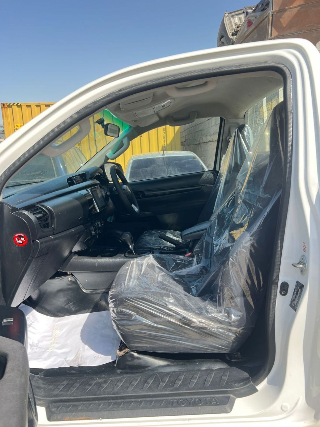 Toyota Hilux diesel ,2.8 liter ,right hand drive ,single cabin ,4wd ,2017 ,only for export available