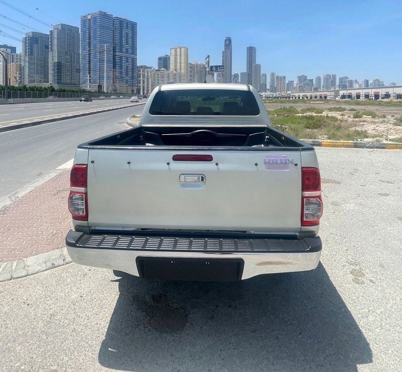 تويوتا هيلوكس diesel engine ,3.0 liter ,manual gear ,right hand drive