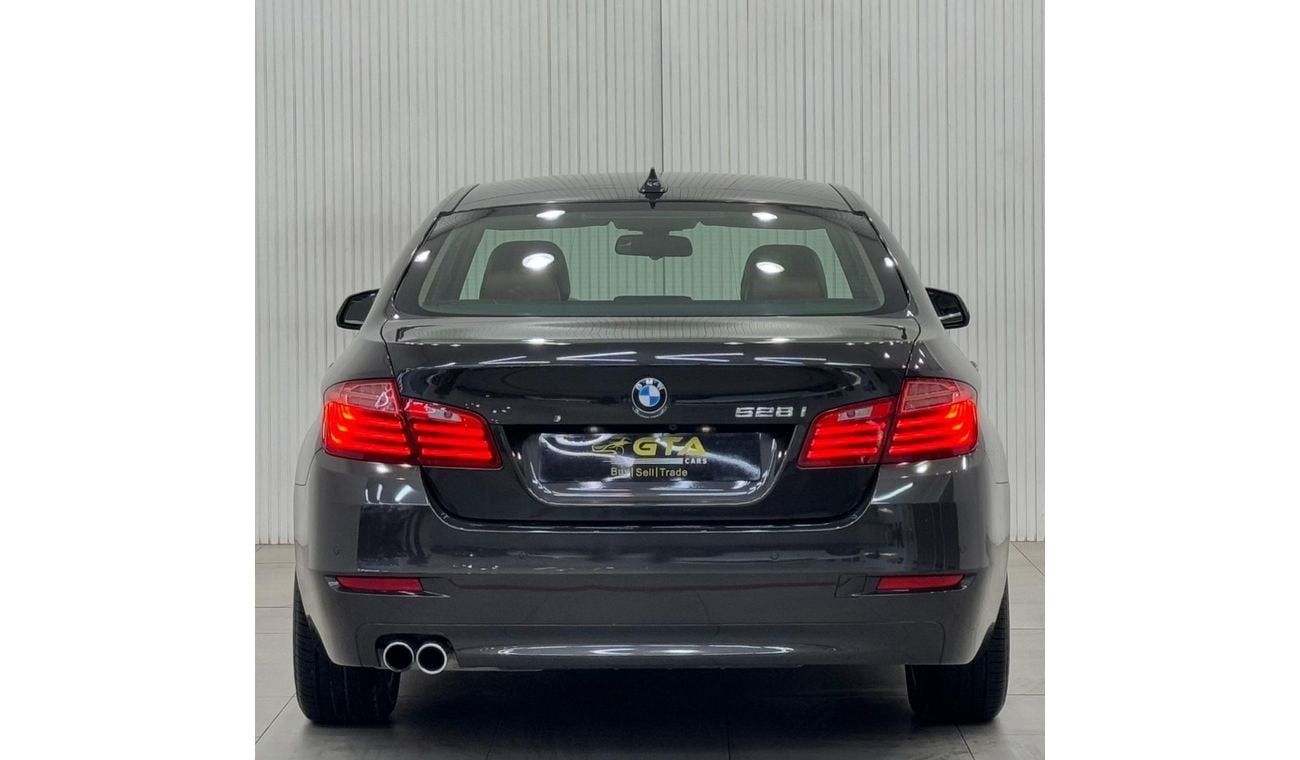 BMW 528i Exclusive 2.0L 2015 BMW 528i, Full Service History, Full Options, Excellent Condition, GCC