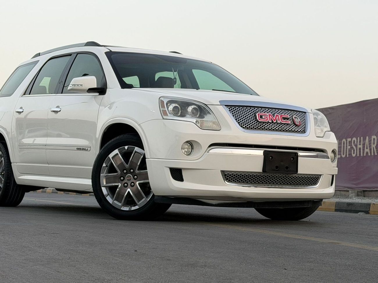 GMC Acadia Excellent condition & luxury feel