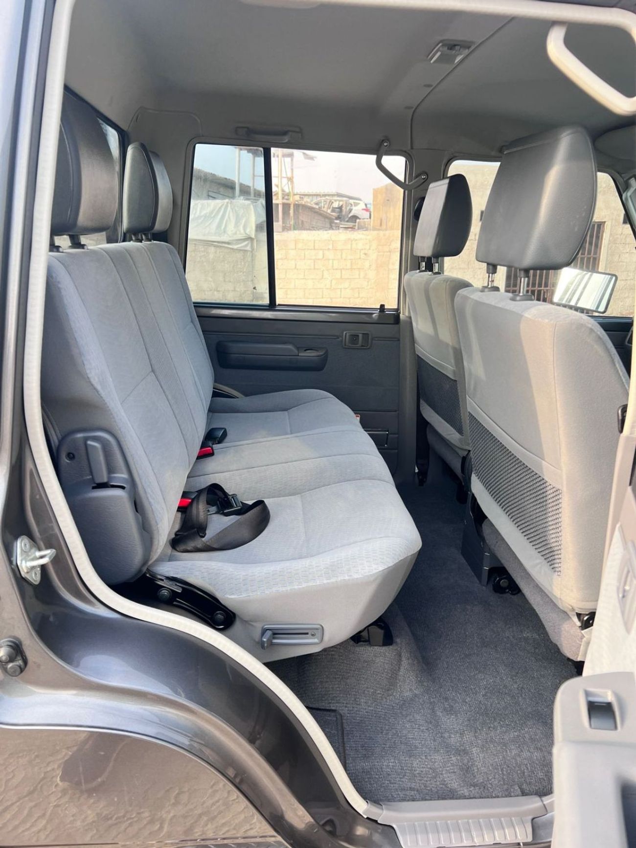 تويوتا لاند كروزر بيك آب