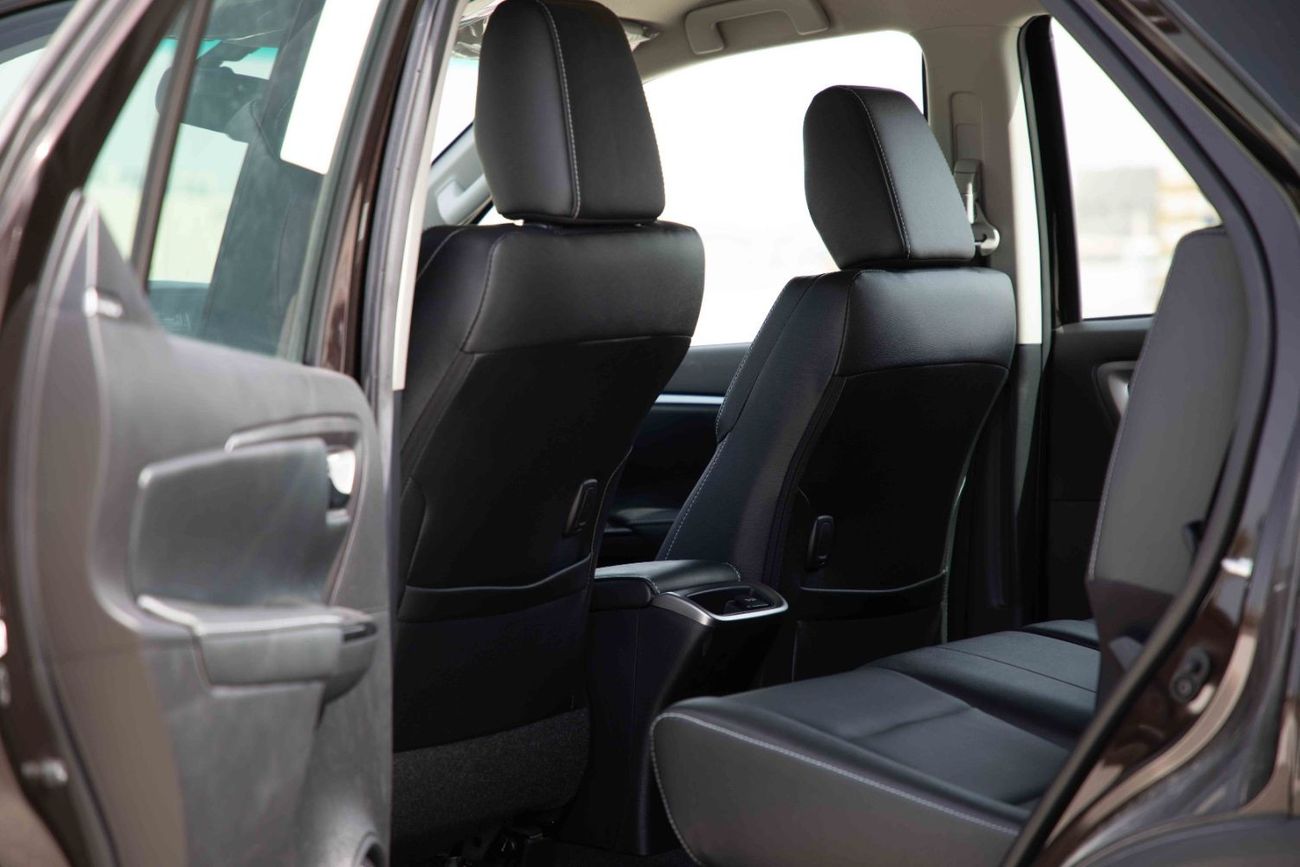 Toyota Fortuner 2023 Toyota Fortuner 4.0 Adventure - Phantom Brown inside Black