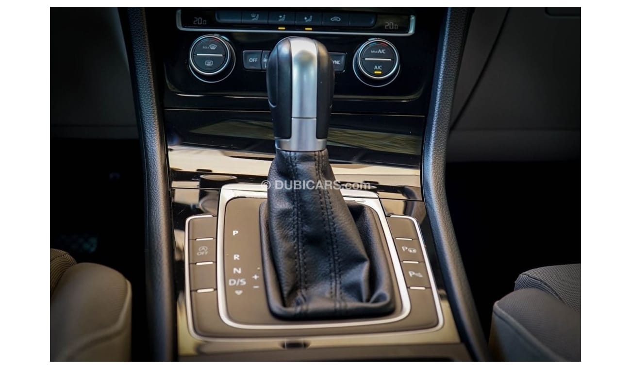 فولكس واجن جولف SEL