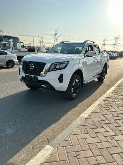 Nissan Navara NISSAN NAVARA 2.5 PETROL LE 4X4 MT DC PLUS