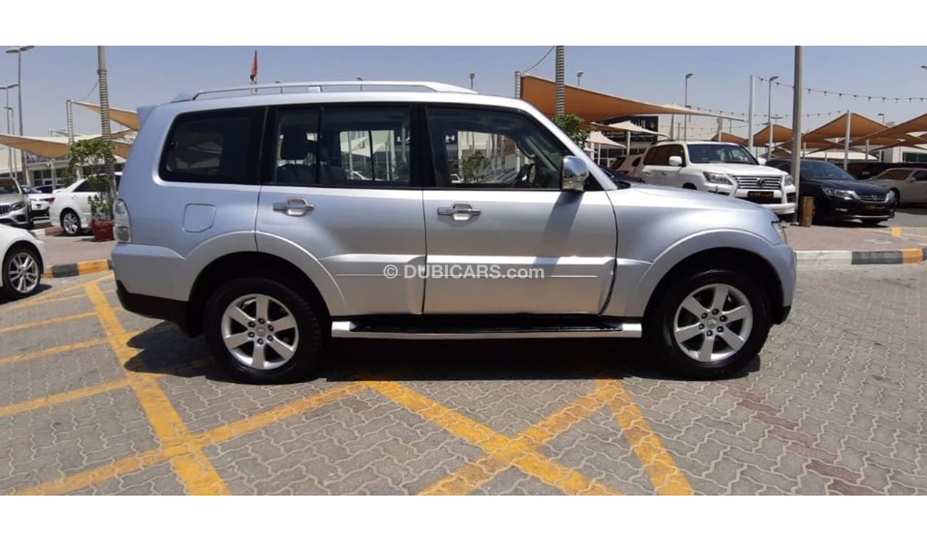 ميتسوبيشي باجيرو متسوبيشي باجيرو خليجي 3.8بحاله الوكاله لاتحتاج لا مصاريف بحاله بدون حوادث رقم واحد فتحه جلد حساسات ف