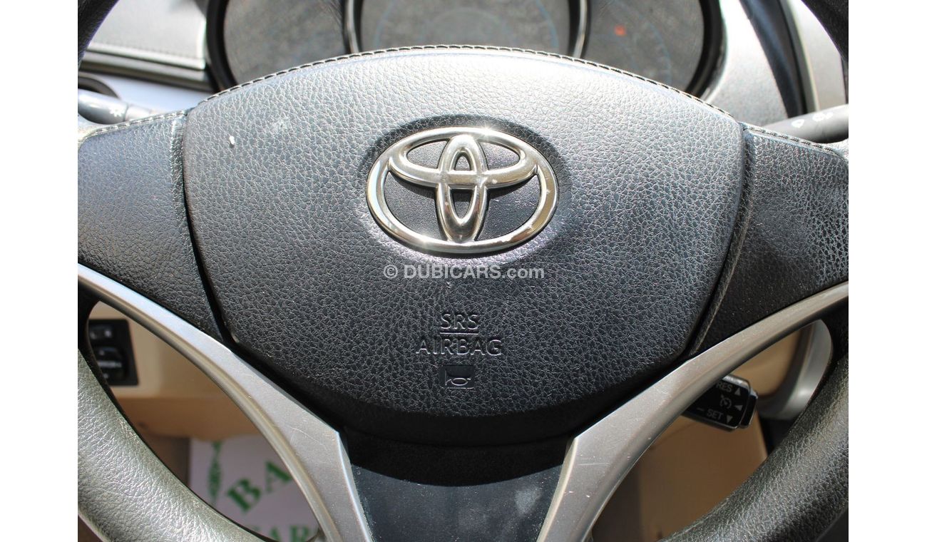 تويوتا يارس SE خالية من الحوادث - خليجي - مكينة 1500 سي سي - السيارة بحالة ممتازة من الداخل والخارج
