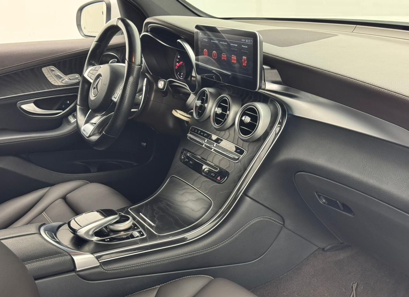 Mercedes-Benz GLC 250 AMG 2.0L 2016 Mercedes Benz GLC250 AMG 4MATIC, Service History, GCC