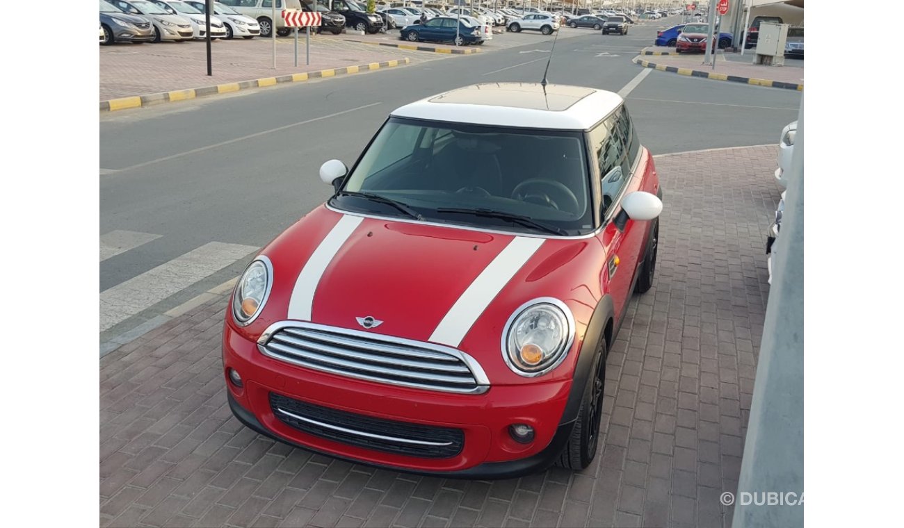 Mini Cooper Mini copper model 2013 GCC car prefect condition full service full option low mileage