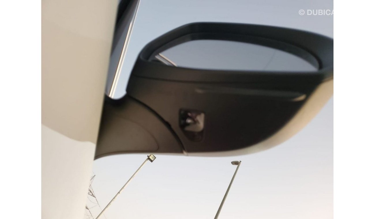 Mercedes-Benz C 200 Mercedes-Benz C200 2022 sedan AWD 1.5L petrol White  color