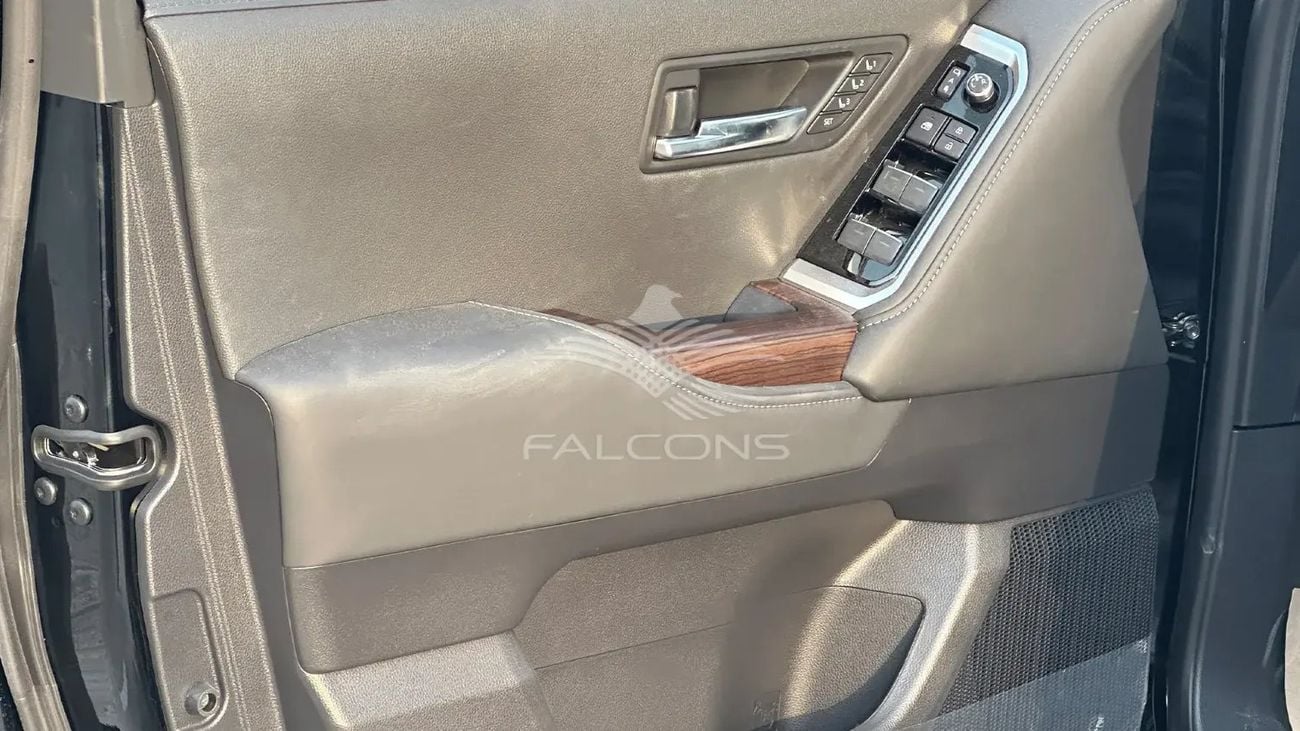 تويوتا لاند كروزر Toyota/LC300 3.3L VX TURBO 10 AT