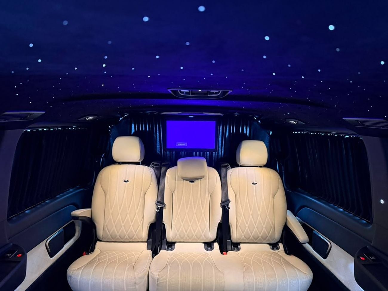 Mercedes Benz V 250 2022 Mercedes Benz V250 Falcon Edition, 2027 MB Service Pack, Full MB Service History, GCC