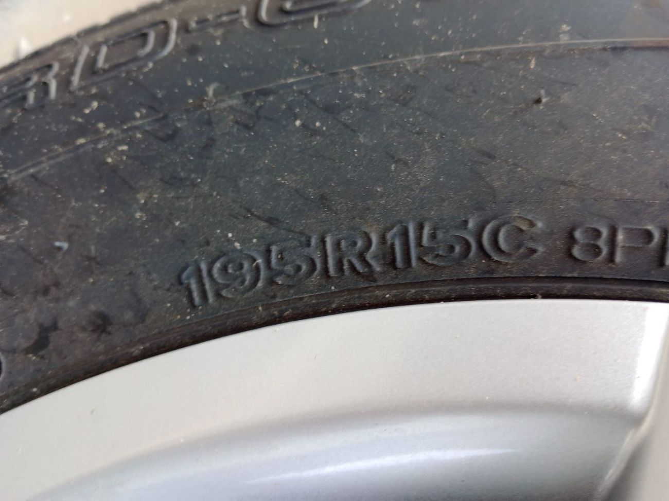 Toyota Hiace Standard Roof 15 Seater 2.5L Diesel RWD Model 2025