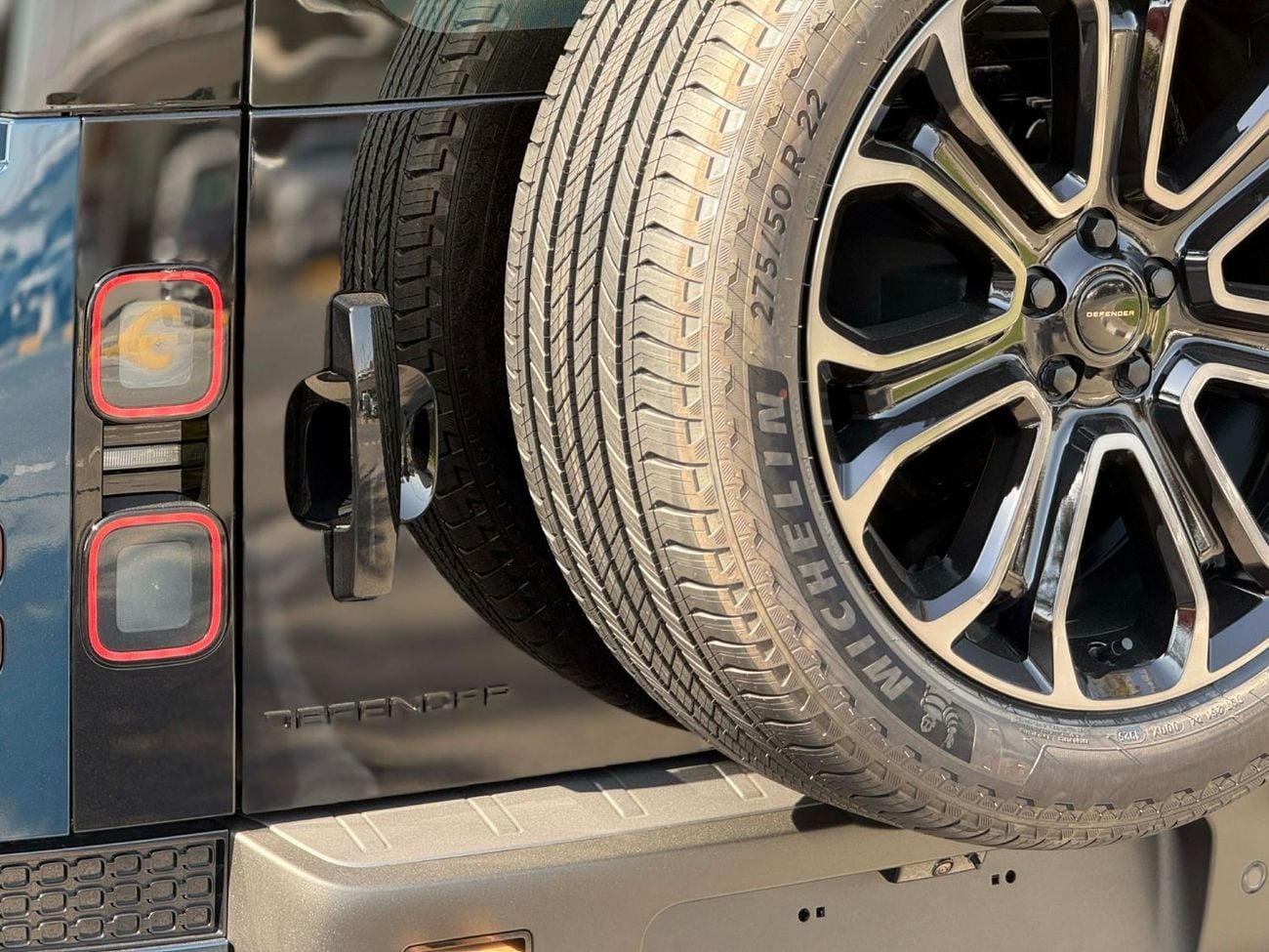 لاند روفر ديفندر GCC SPEC BRAND NEW UNDER WARRANTY AND SERVICE