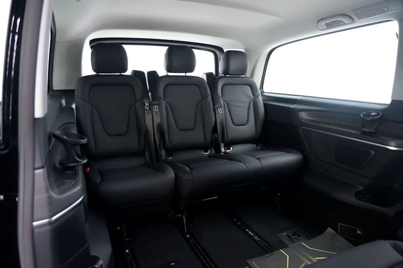 Mercedes Maybach V Class Maybach V300 AVANTGARDE | GCC 0km | Agency Warranty | 360 View | 64 colors Ambeint Lights