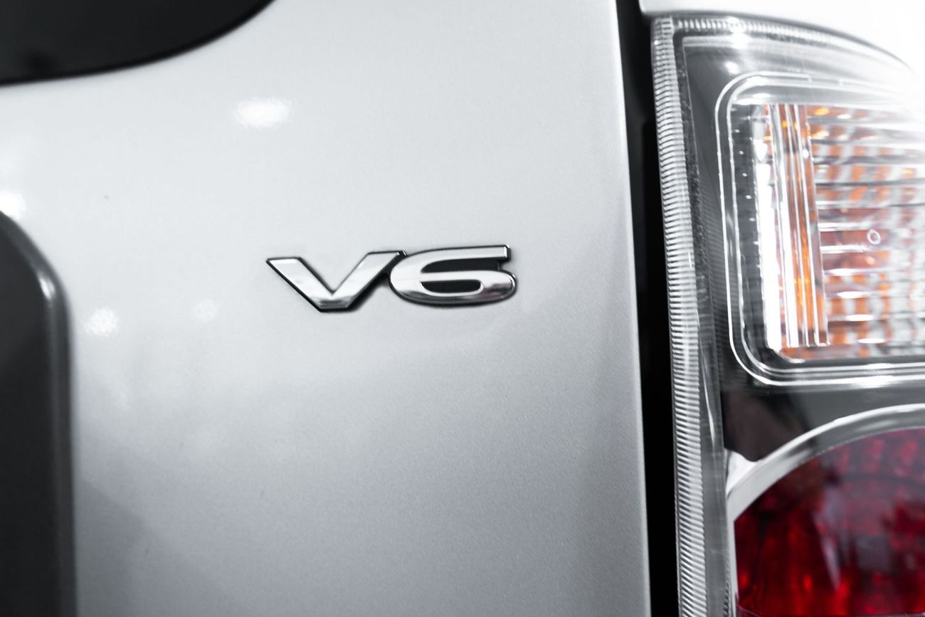 ميتسوبيشي باجيرو GLS 3.5L (186 HP) (5 Seater)