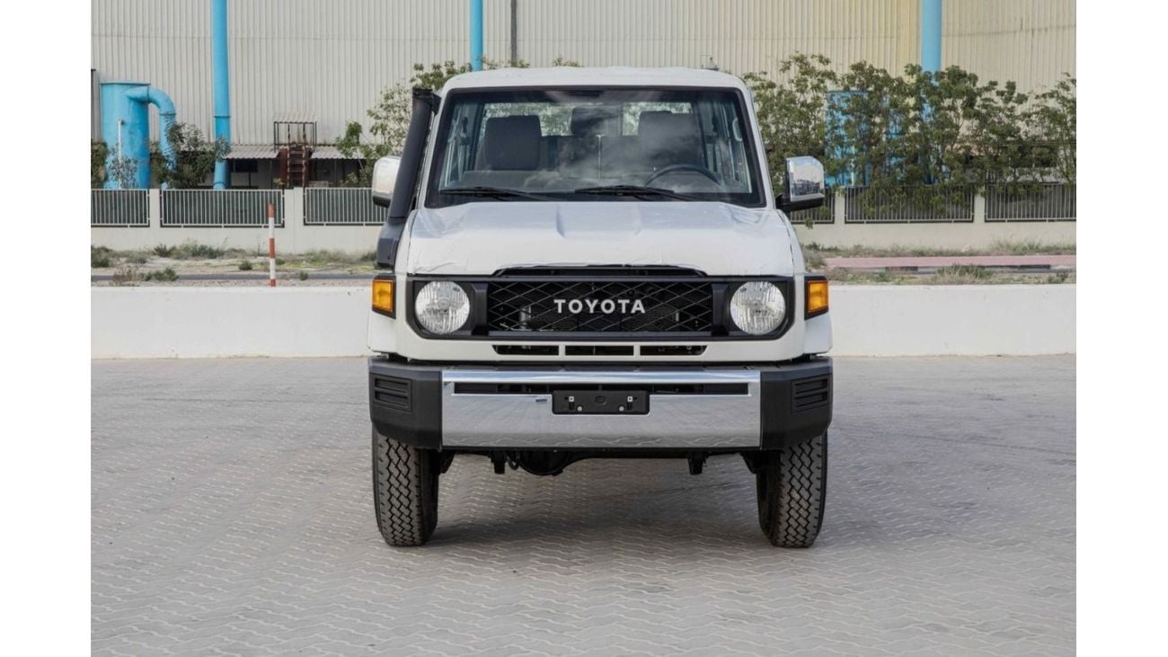 تويوتا لاند كروزر تويوتا LC 76 4.5 TD E MT 2024 - ابيض من الداخل بلوط