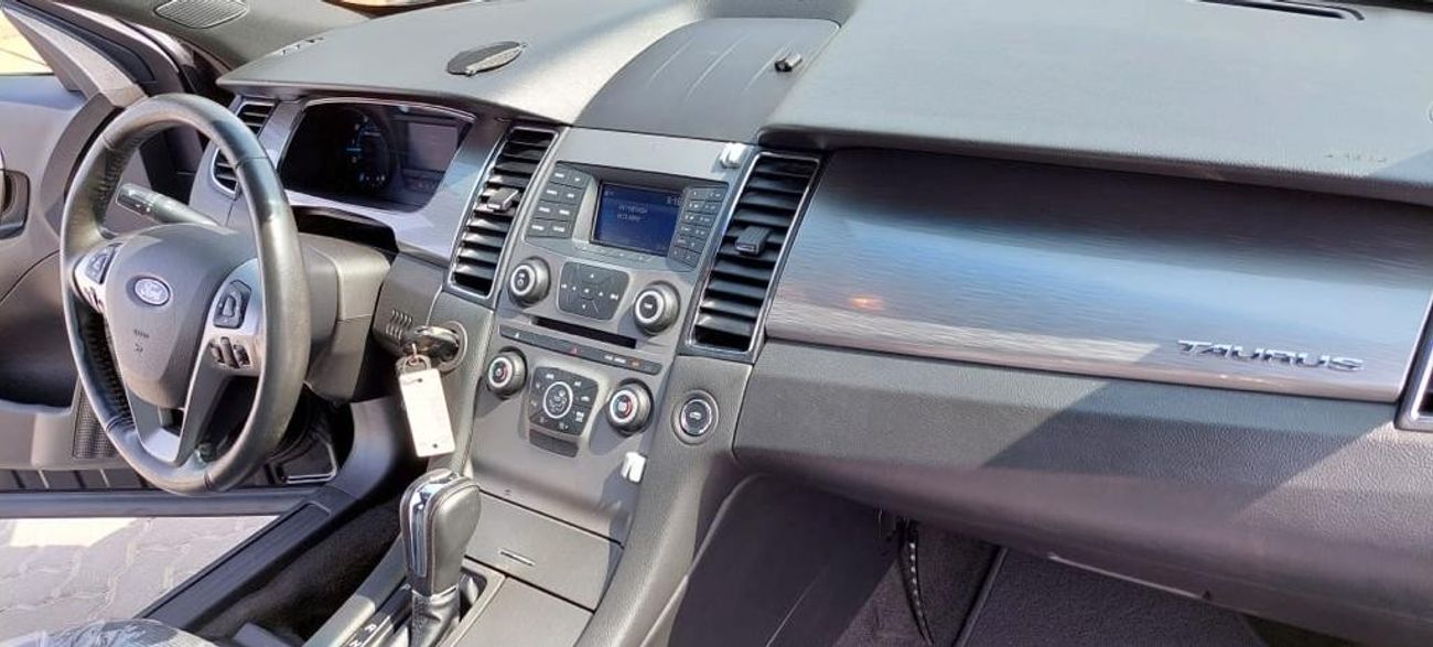 Ford Taurus SE very clean car