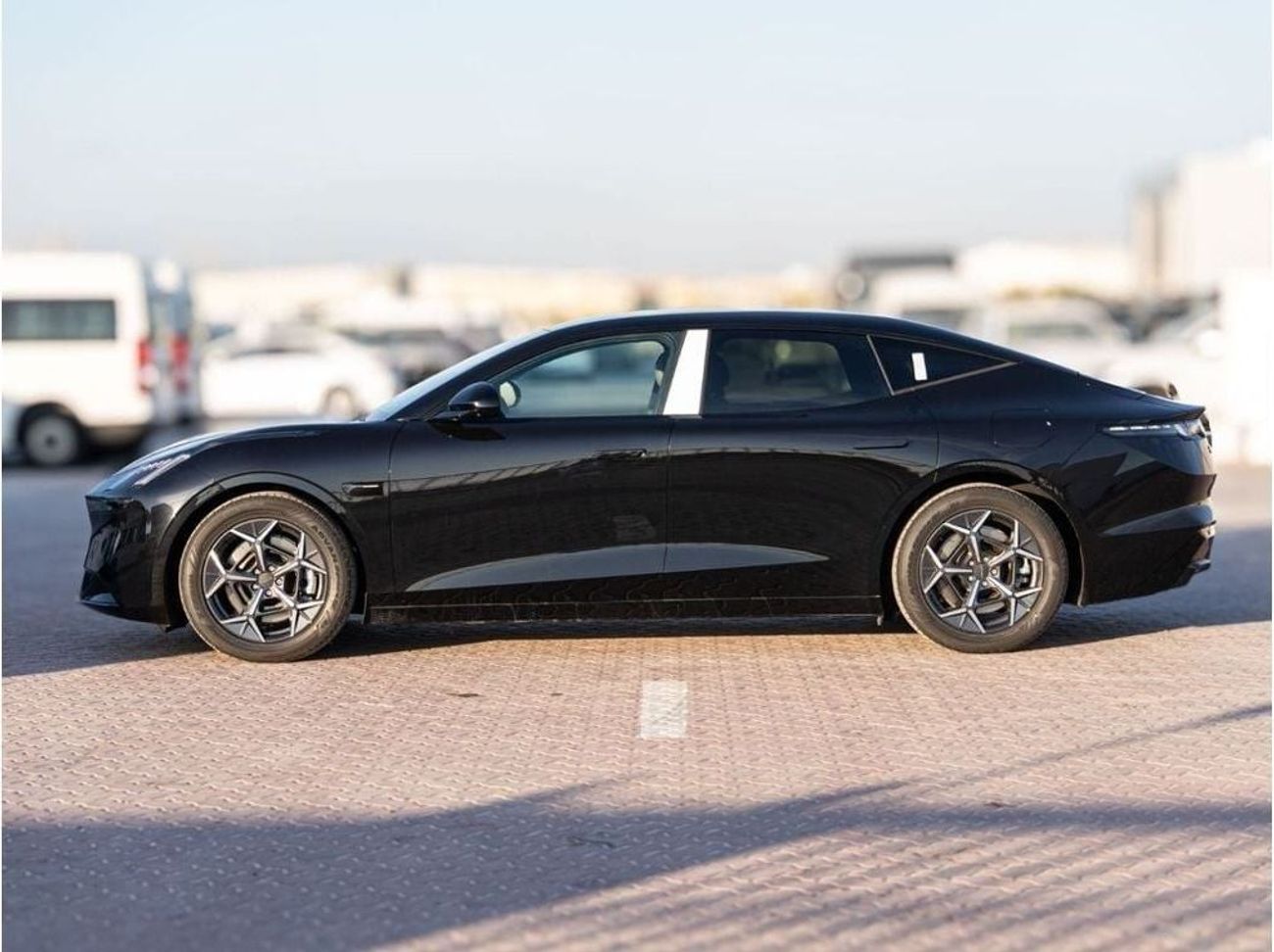 لينك أند كو Z10 2024 LYNK & CO Z10 MAX - BLACK inside BROWN | Export Price