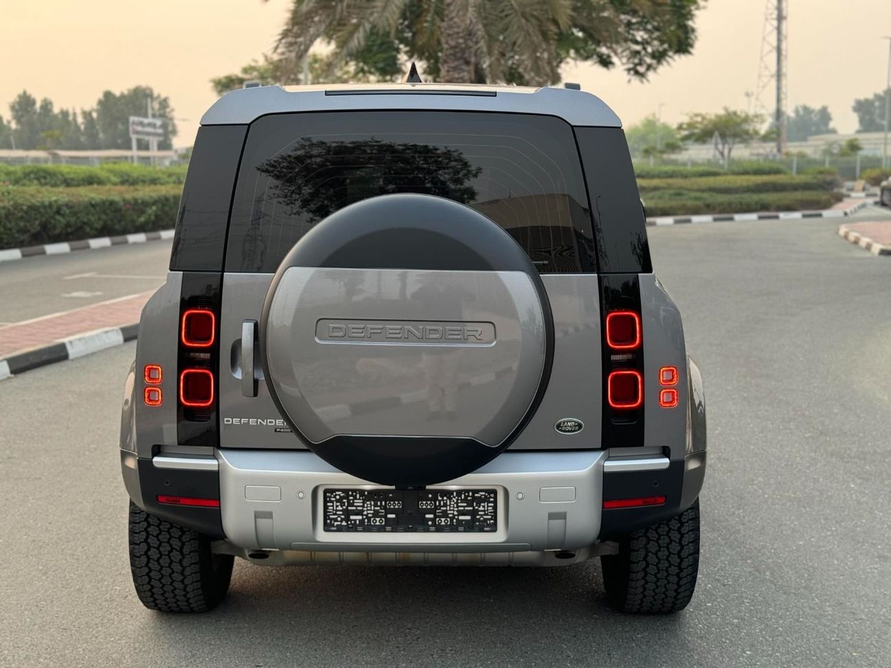 Land Rover Defender GCC SPEC UNDER WARRANTY AND SERVICE CONTRACT