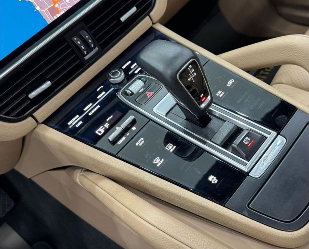 بورش كايان Std 3.0L (340 HP) 2019 Porsche Cayenne, 2025 Porsche Warranty, Sport Chrono Package, GCC