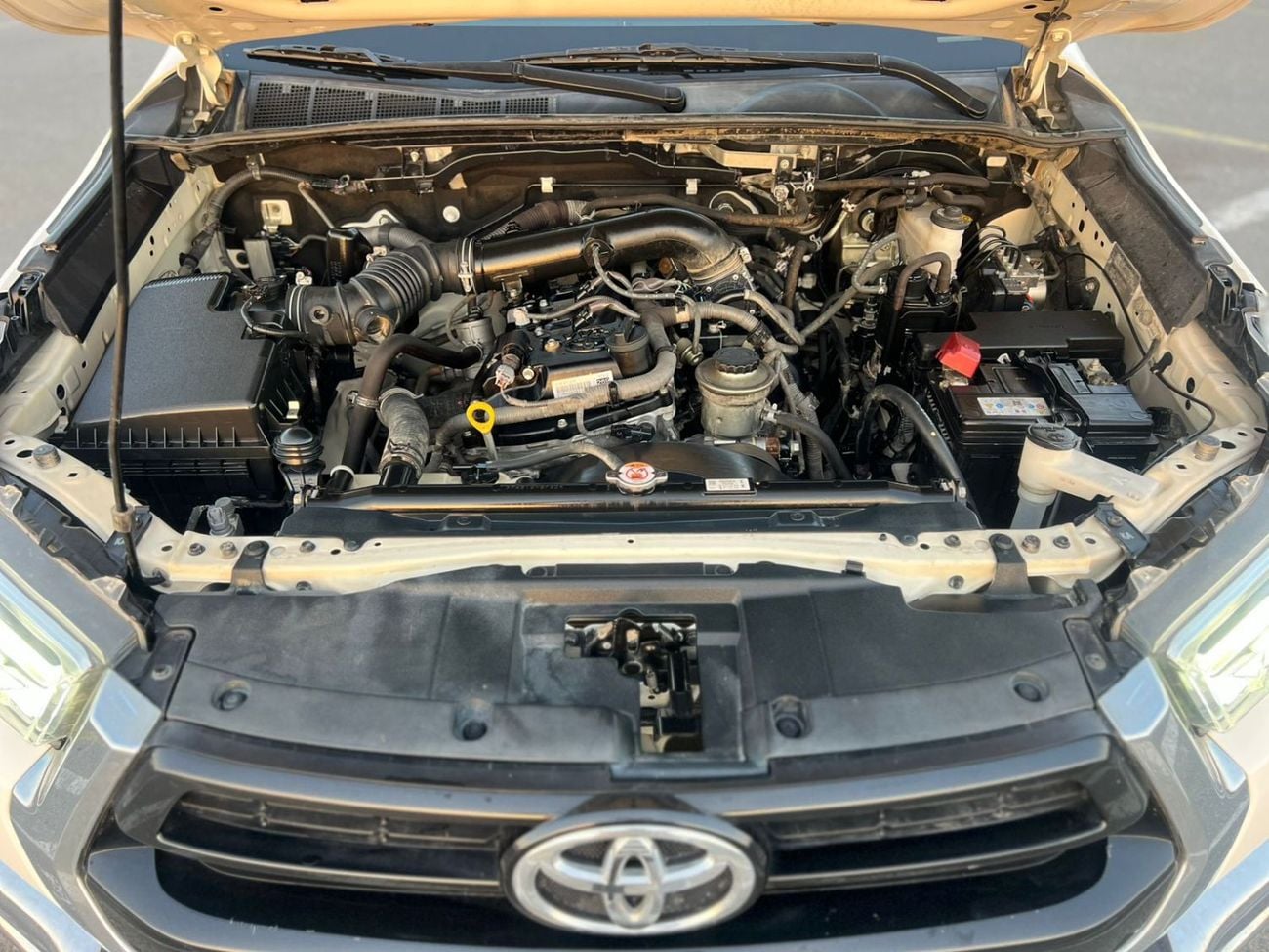 Toyota Hilux 2022 Toyota Hilux SR5 Premium Full Option - 2.7L V4 - 4x4 AWD - Rear CAM & AC - big Body