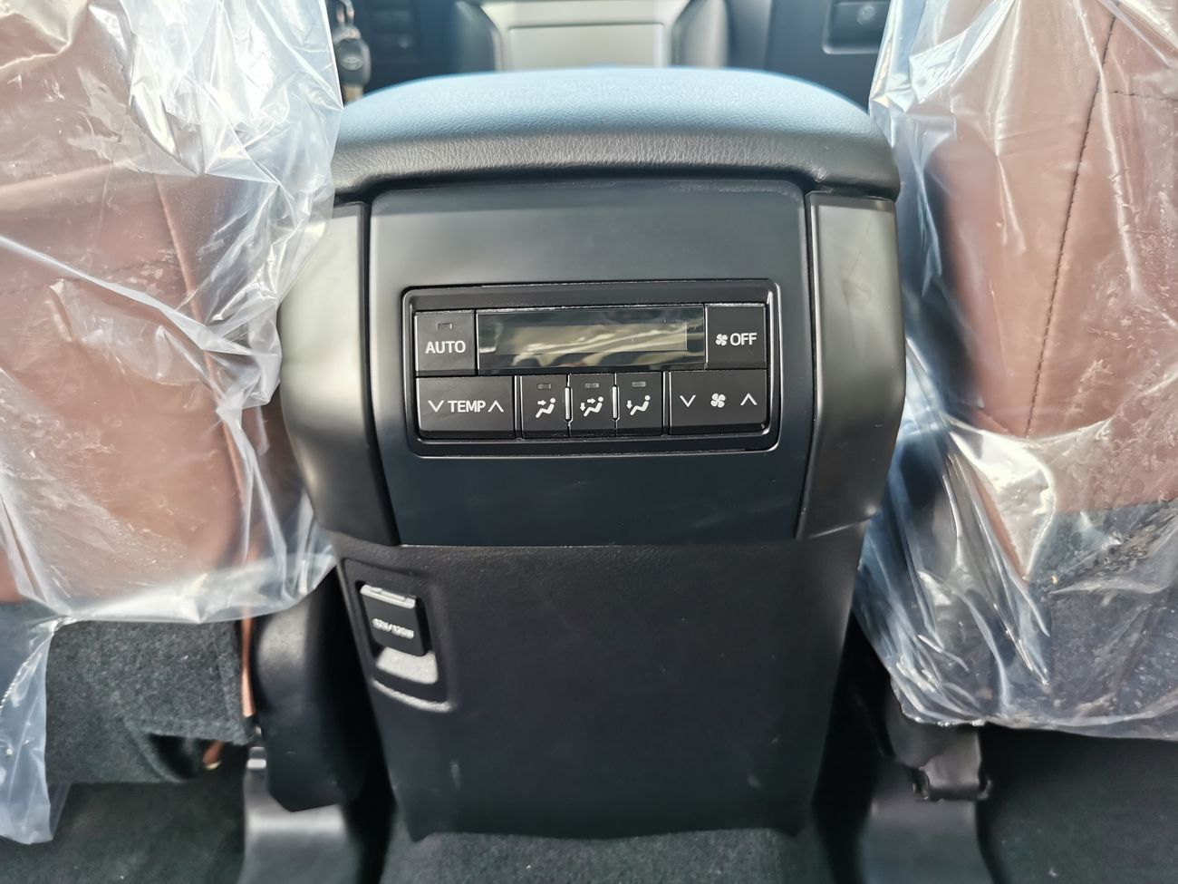 Toyota Prado 2.7L PETROL, 18" RIMS, DVD + CAMERA, POWER SEATS, SUNROOF, COOL BOX (CODE # TPB2020)