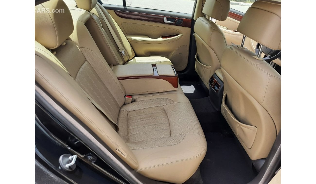 هيونداي جينيسس Std هيونداي جينسس 2013