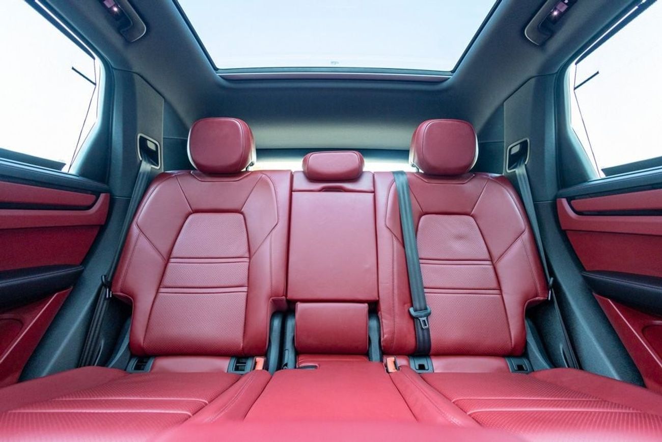 Porsche Cayenne S 2.9L (440 HP) Porsche Cayenne S 2019 GCC under Warranty with Flexible Down-Payment.