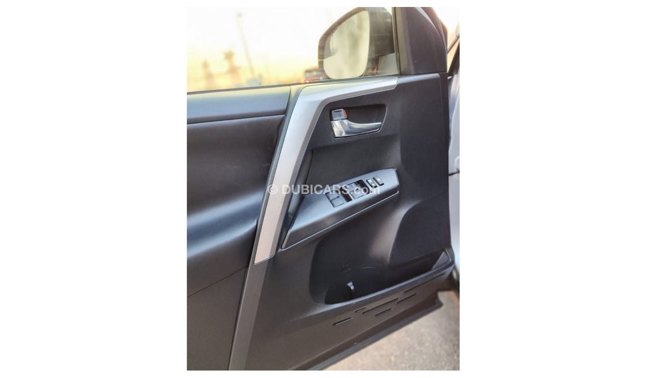 تويوتا راف ٤ TOYOTA RAV4 XLE FULL OPTIONS HYBRID 2017