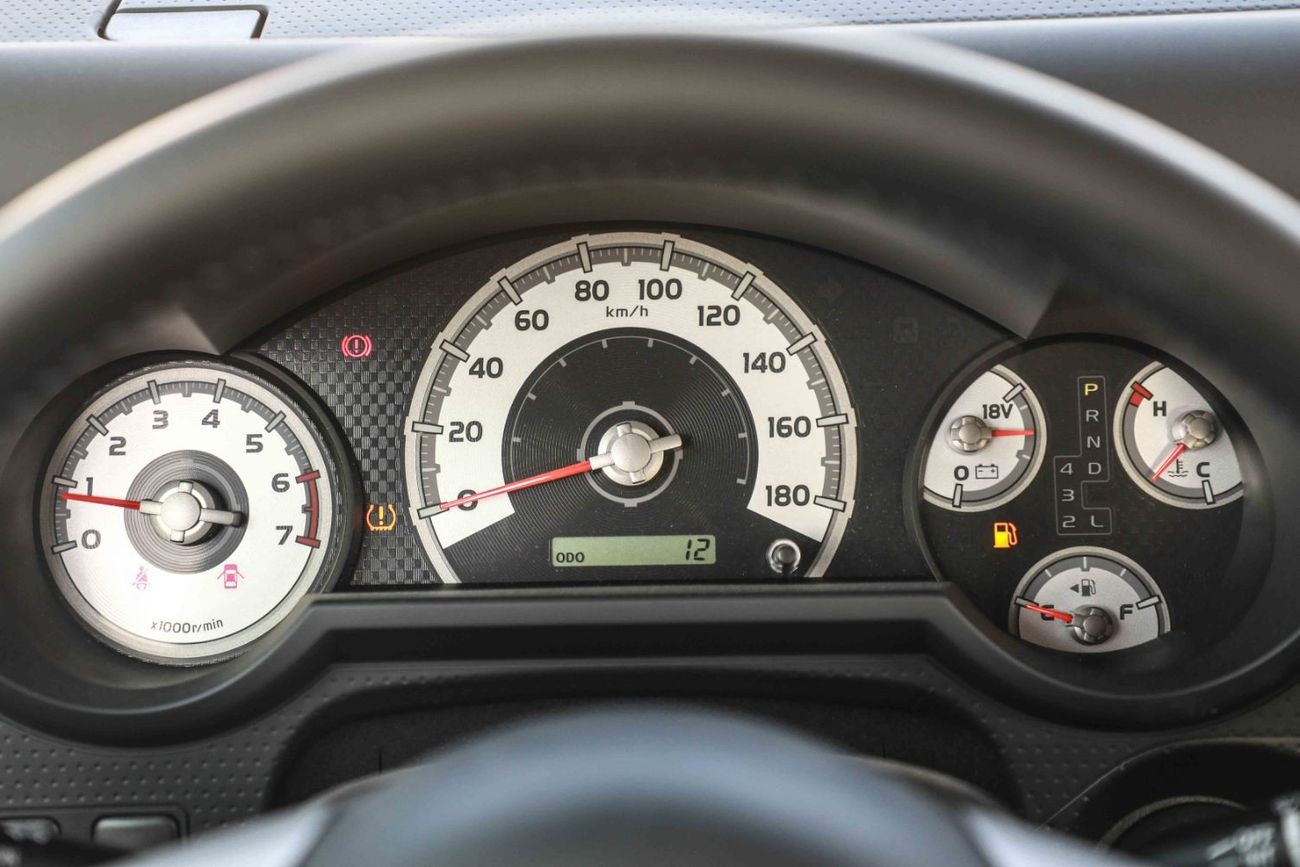 Toyota FJ Cruiser 2023 Toyota FJ Cruiser 4.0 W/0 JBL - Red inside Grey | Export Only