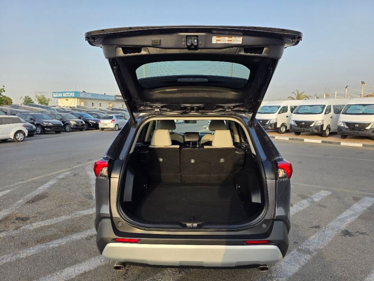 تويوتا راف ٤ 2024 Model Full option 4x4 , sunroof,  leather seats and trunk automatic