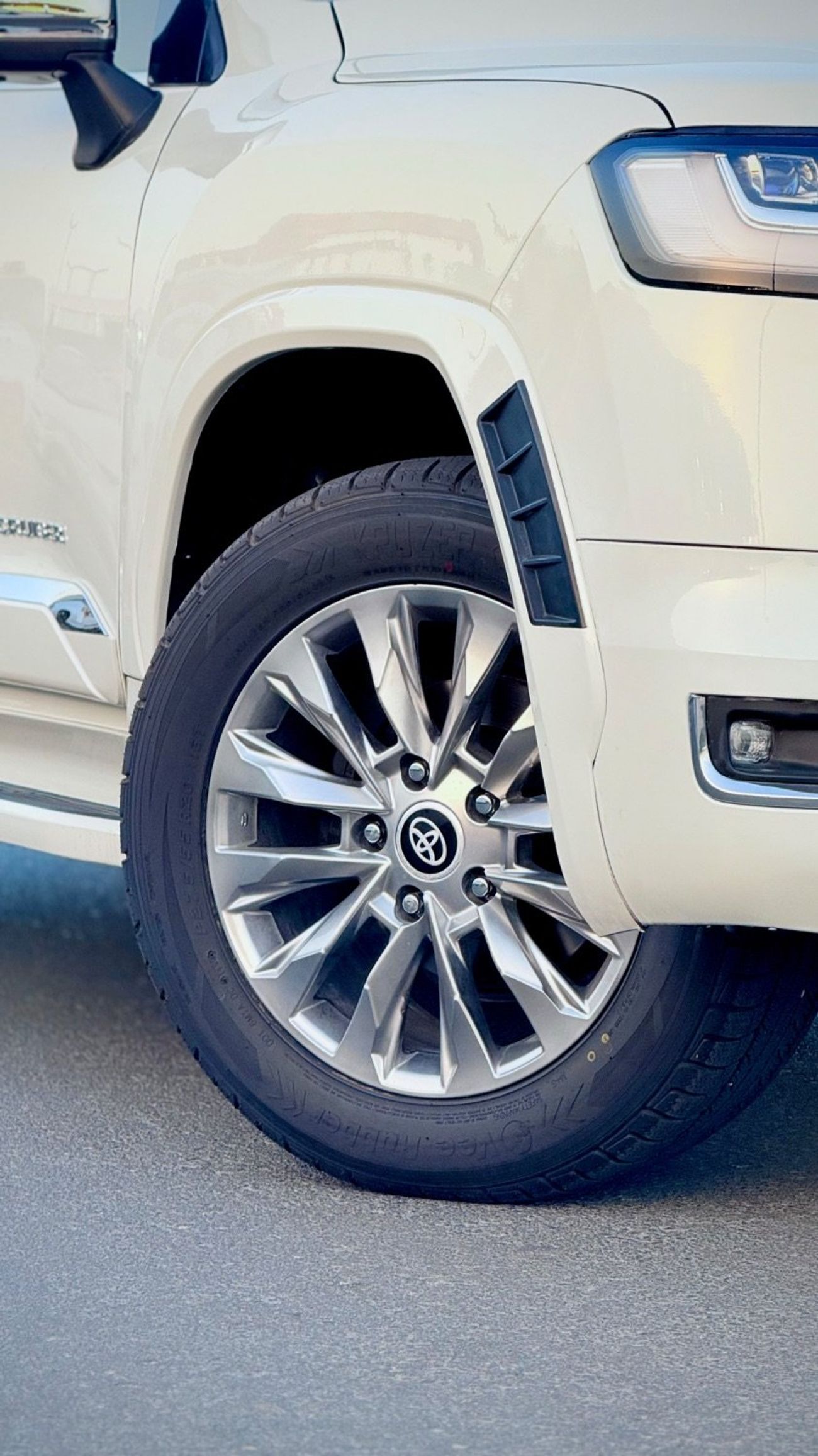 تويوتا لاند كروزر 2009 FACELIFTED 2025 WITH INTERIOR AND EXTERIOR FULL OPTION V6 GCC SPECIFICATION