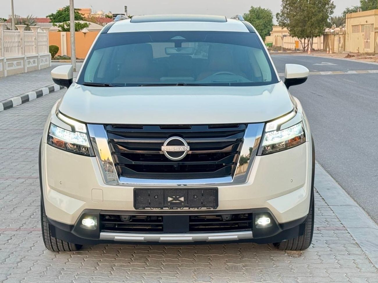 نيسان باثفايندر Pathfinder SL full option top of range GCC. Specs. Free accident.
