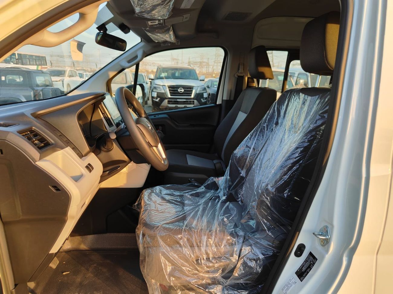 تويوتا هاياس 2026 Toyota Hiace DX 13-Seater 2.8L 4-Cyl Diesel M/T RWD (3-Point Seatbelts) Export Only