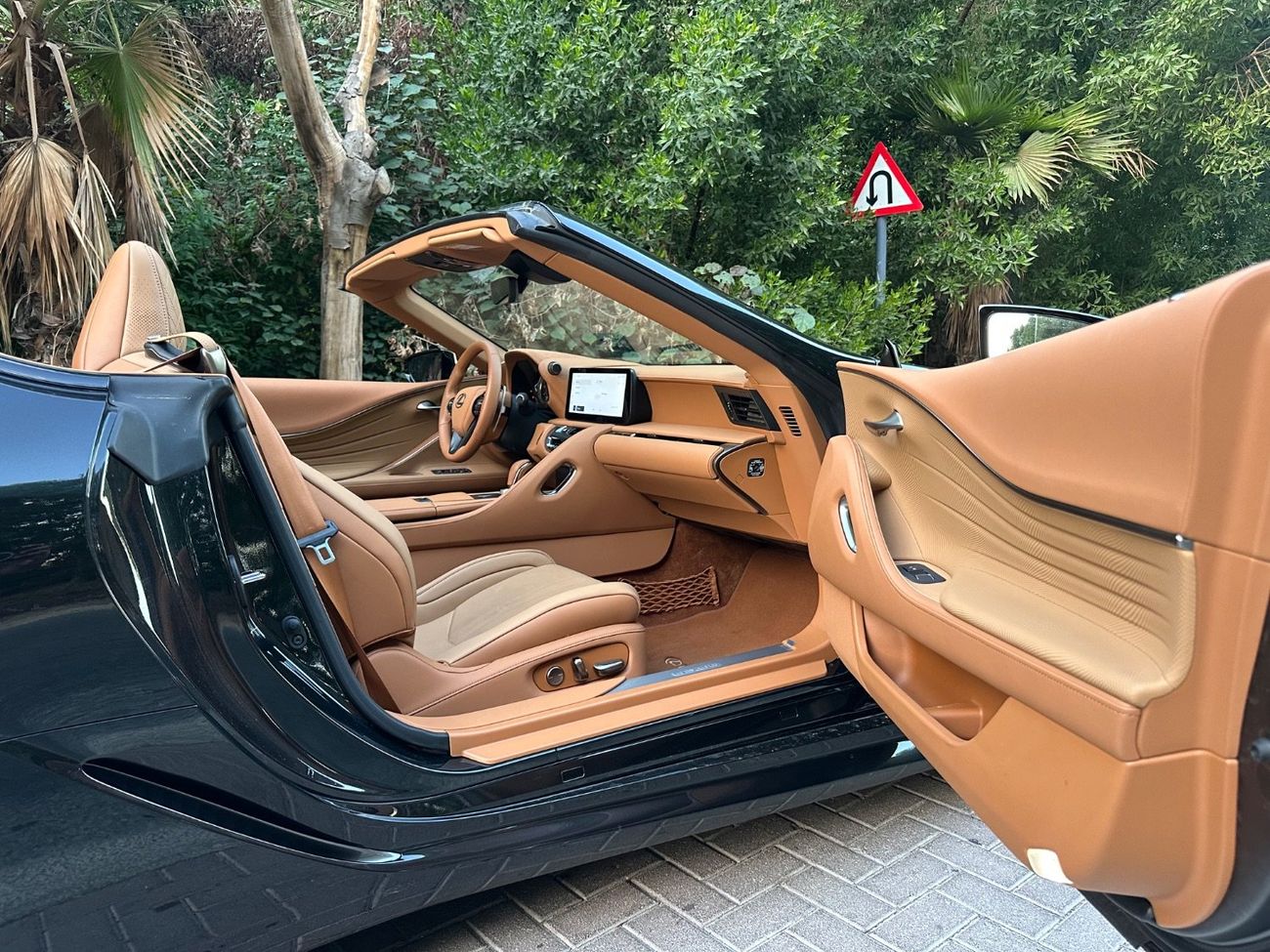 لكزس LC500 كابريوليه Titanium  5.0L