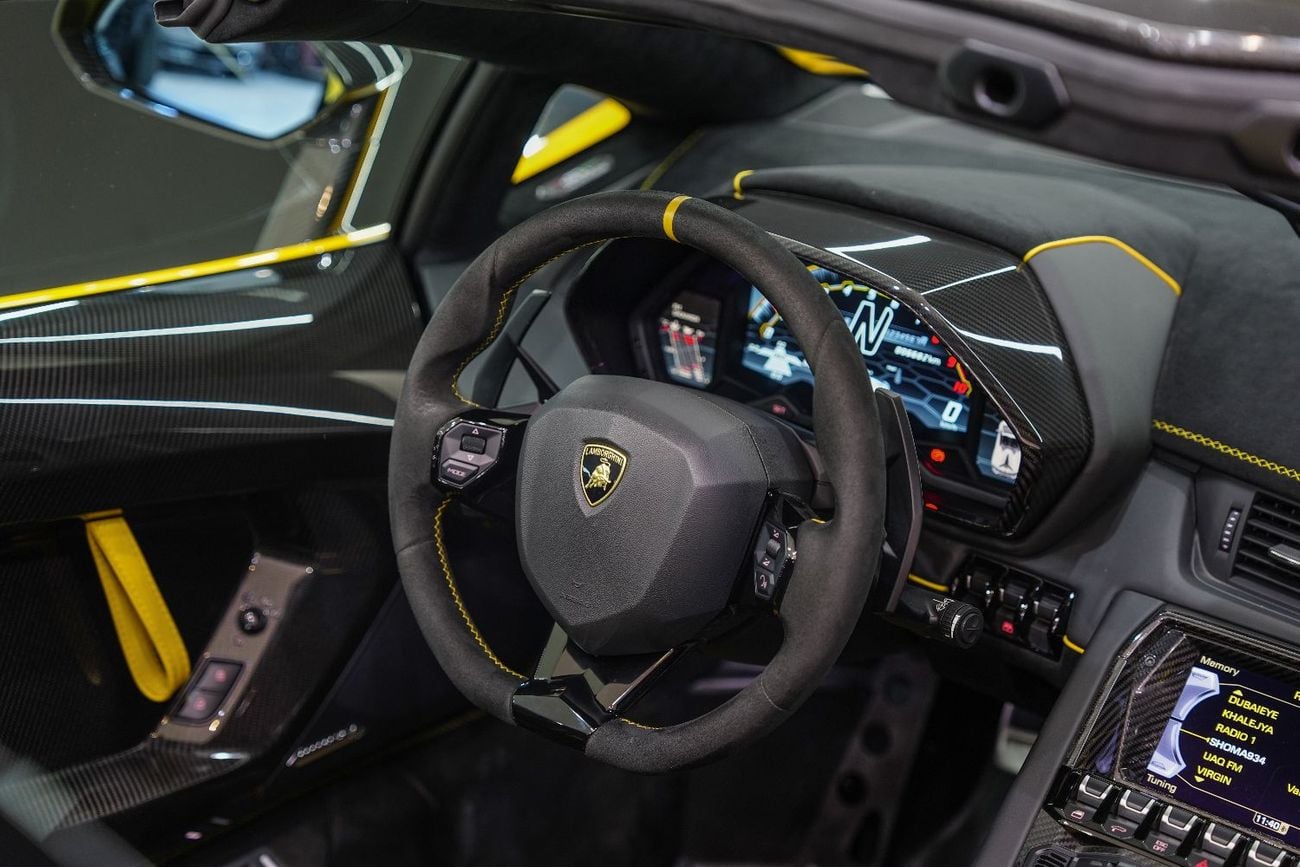 Lamborghini Aventador Roadster SVJ, 1 of 800, Full Carbon Fiber Package, Very Low KM!!