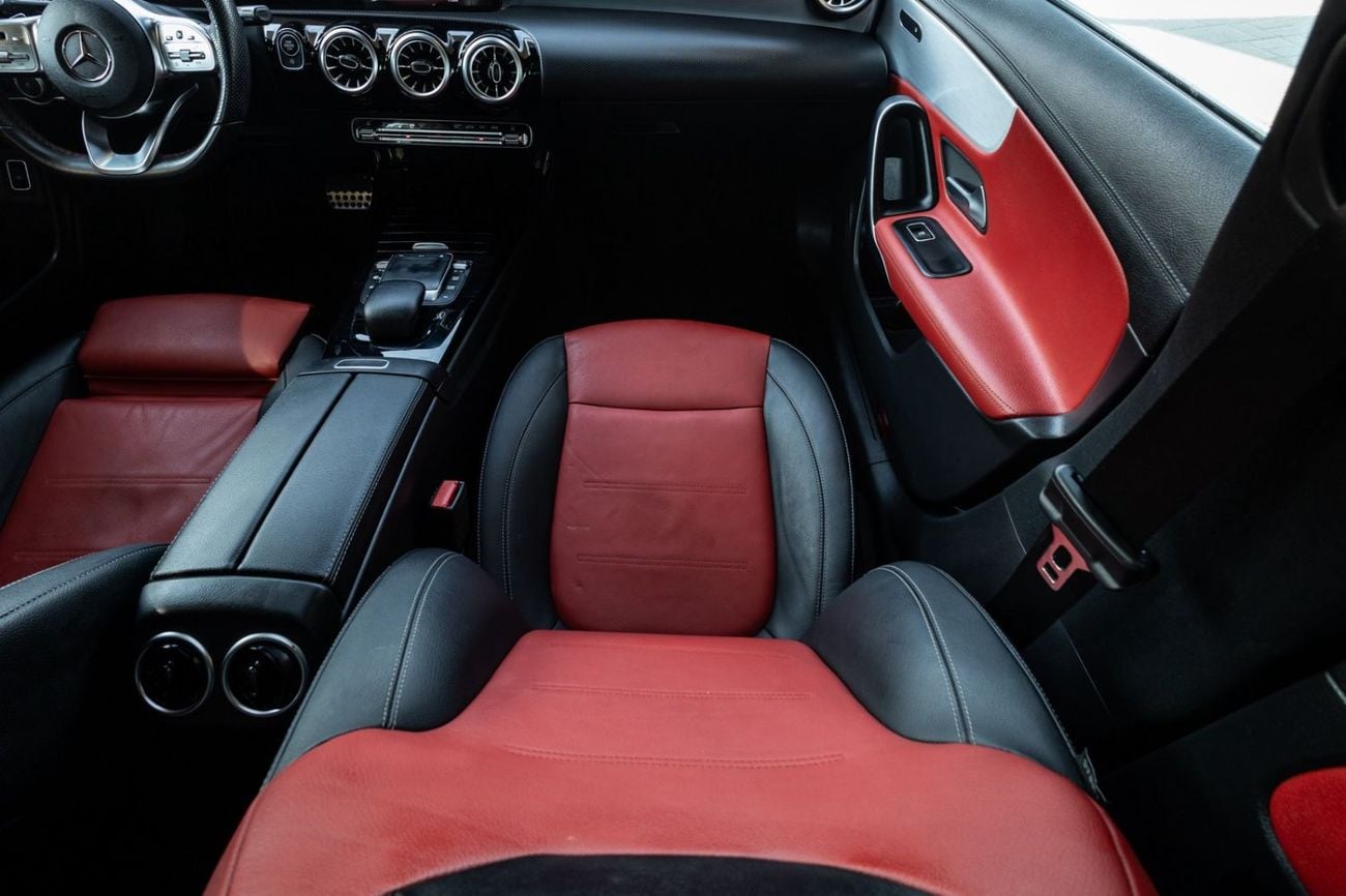 Mercedes Benz CLA250 Premium 2.0L 2022 Mercedes-Benz CLA 250 GCC Specs | Agency Warranty | Service Contract