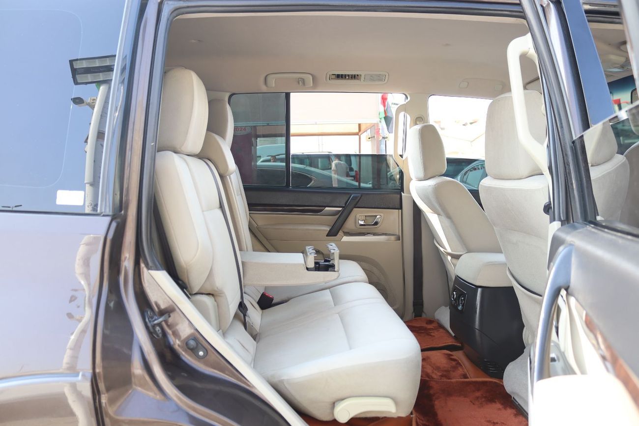 Mitsubishi Pajero GLS Mid 3.0L (175 HP) 2020 Mitsubishi Pajero - GCC - Accident-Free - 3.0L - (V)6 - 7 Seats - Excelle