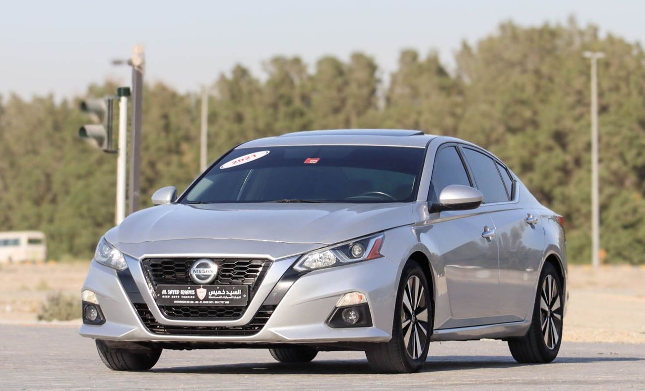 Nissan Altima 2.5 SV Nissan Altima 2.5L 2021 SV original paint GCC, accident-free, in excellent condition, 1076 P.
