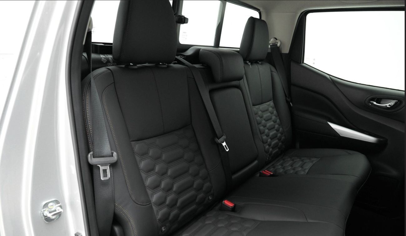 Nissan Navara ECT0043 - Nissan Navara LE Plus - DCab Pick Up - 2.4L Petrol Manual 4wd White