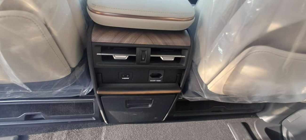 Lexus LM 350h LEXUS LM350H HYBRID VIP 4 SEATER COLOR BLACK MODEL 2025