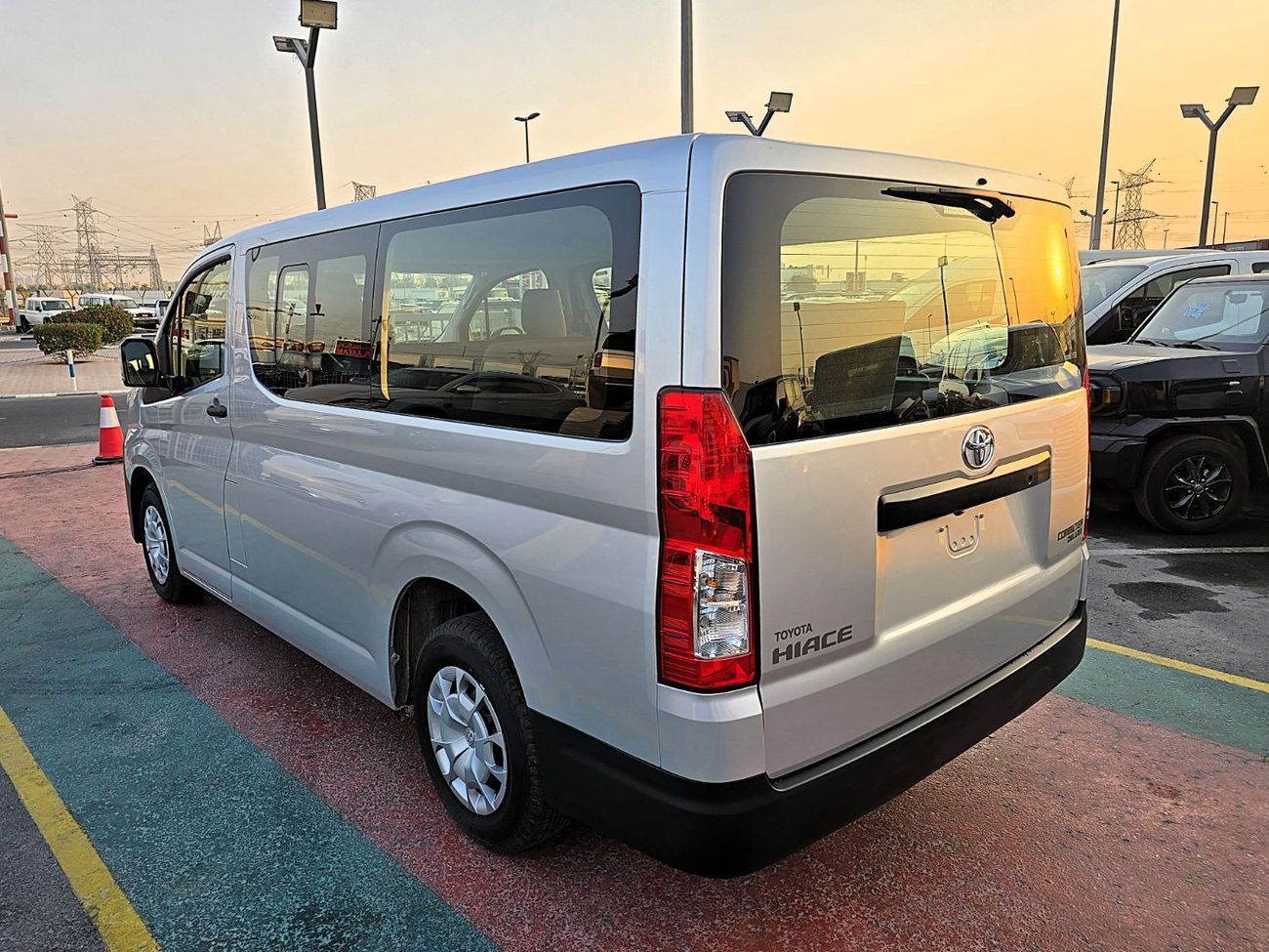 Toyota Hiace Toyota Hiace Std Roof Newshap 2.8l Diesel M/T 15 Seats White Color 2025 Model